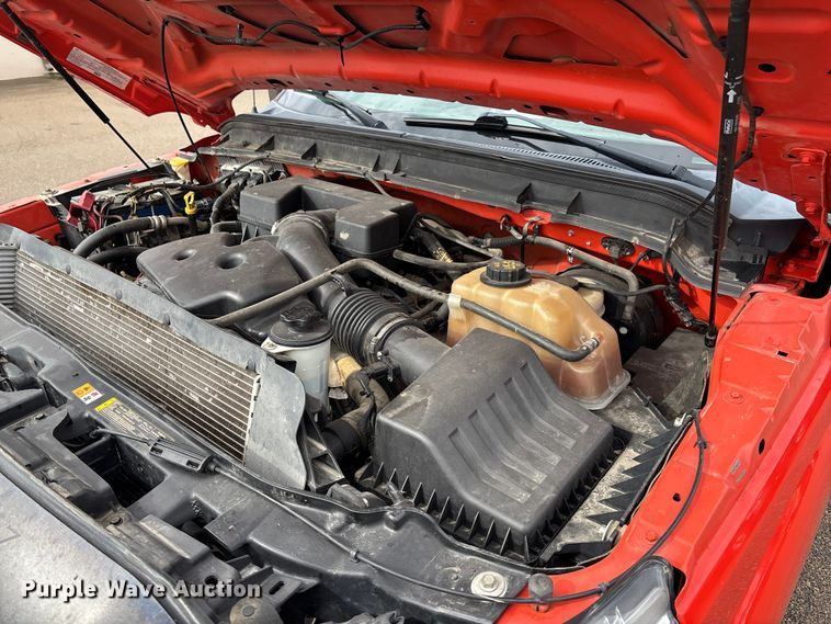 image for item ET4622 2011 Ford F250 Super Duty Crew Cab utility bed pickup truck