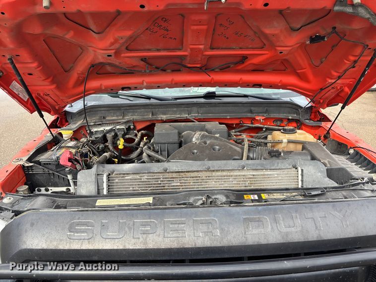 image for item ET4622 2011 Ford F250 Super Duty Crew Cab utility bed pickup truck