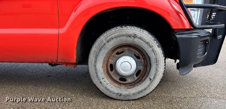 image for item ET4622 2011 Ford F250 Super Duty Crew Cab utility bed pickup truck