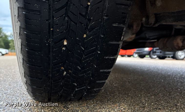 image for item ET4622 2011 Ford F250 Super Duty Crew Cab utility bed pickup truck