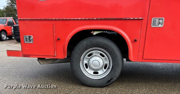 image for item ET4622 2011 Ford F250 Super Duty Crew Cab utility bed pickup truck