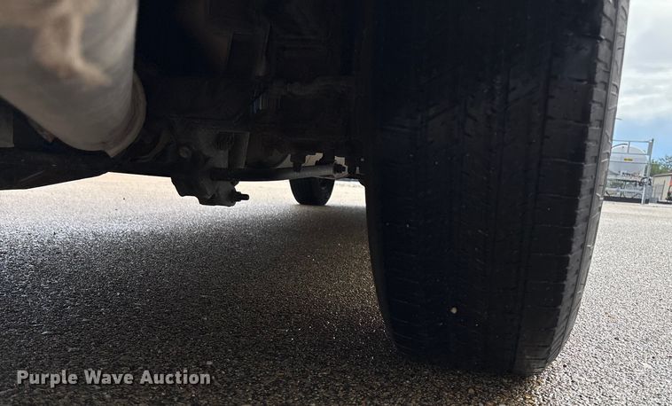 image for item ET4622 2011 Ford F250 Super Duty Crew Cab utility bed pickup truck