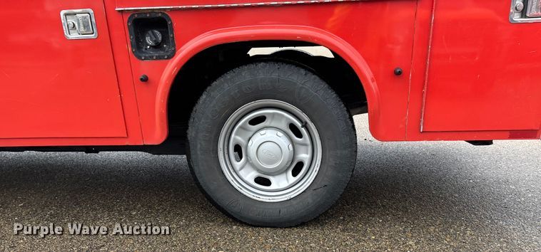 image for item ET4622 2011 Ford F250 Super Duty Crew Cab utility bed pickup truck