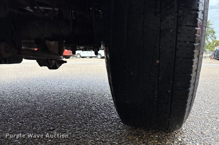 image for item ET4622 2011 Ford F250 Super Duty Crew Cab utility bed pickup truck