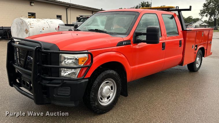 image for item ET4623 2011 Ford F250 Super Duty Crew Cab utility bed pickup truck