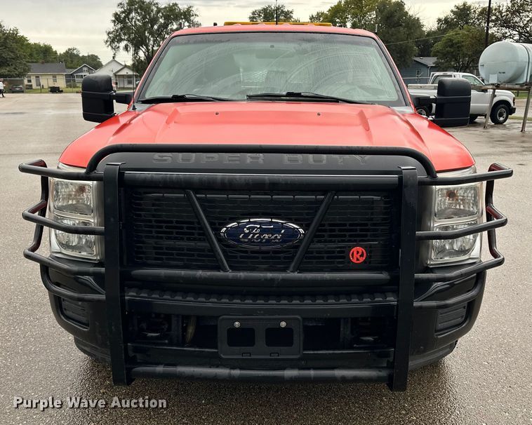 image for item ET4623 2011 Ford F250 Super Duty Crew Cab utility bed pickup truck