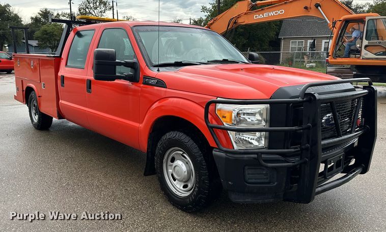 image for item ET4623 2011 Ford F250 Super Duty Crew Cab utility bed pickup truck