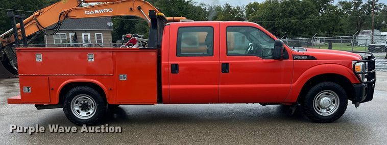 image for item ET4623 2011 Ford F250 Super Duty Crew Cab utility bed pickup truck