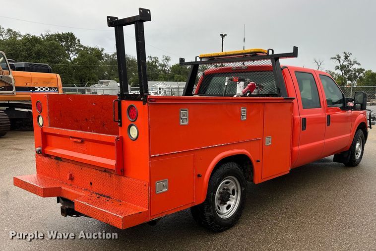 image for item ET4623 2011 Ford F250 Super Duty Crew Cab utility bed pickup truck