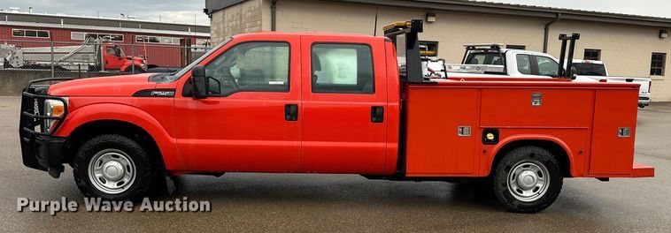 image for item ET4623 2011 Ford F250 Super Duty Crew Cab utility bed pickup truck