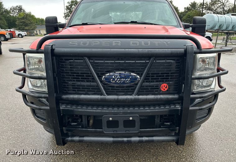 image for item ET4623 2011 Ford F250 Super Duty Crew Cab utility bed pickup truck