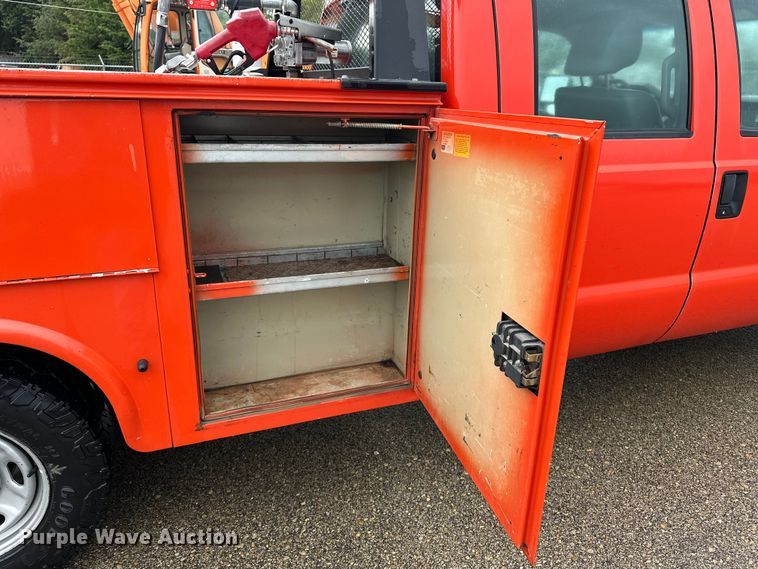 image for item ET4623 2011 Ford F250 Super Duty Crew Cab utility bed pickup truck