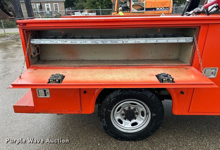 image for item ET4623 2011 Ford F250 Super Duty Crew Cab utility bed pickup truck