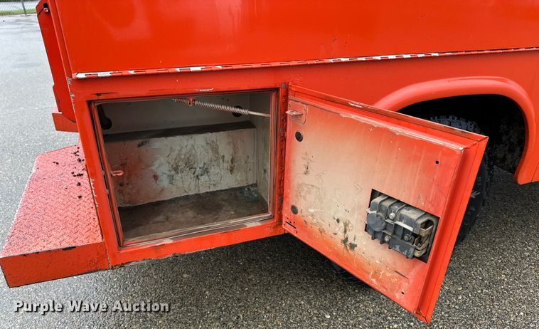 image for item ET4623 2011 Ford F250 Super Duty Crew Cab utility bed pickup truck