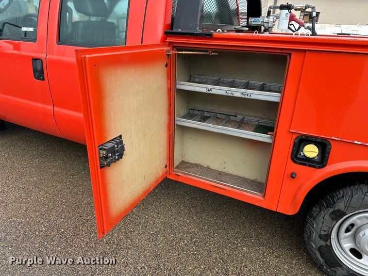 image for item ET4623 2011 Ford F250 Super Duty Crew Cab utility bed pickup truck