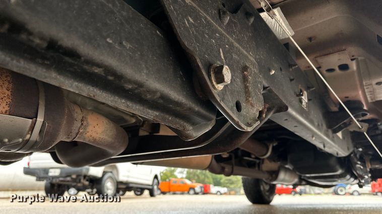 image for item ET4623 2011 Ford F250 Super Duty Crew Cab utility bed pickup truck