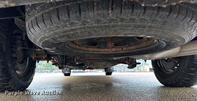 image for item ET4623 2011 Ford F250 Super Duty Crew Cab utility bed pickup truck