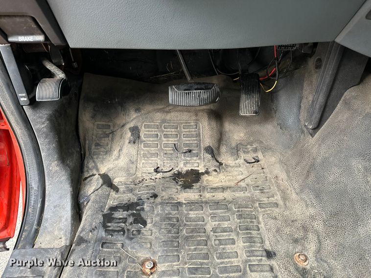 image for item ET4623 2011 Ford F250 Super Duty Crew Cab utility bed pickup truck