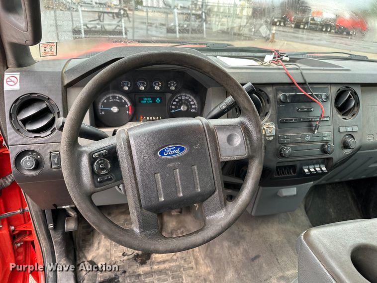 image for item ET4623 2011 Ford F250 Super Duty Crew Cab utility bed pickup truck