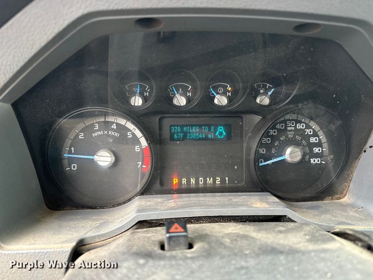 image for item ET4623 2011 Ford F250 Super Duty Crew Cab utility bed pickup truck