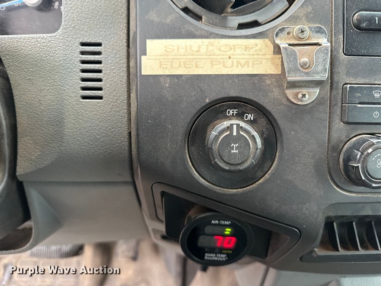 image for item ET4623 2011 Ford F250 Super Duty Crew Cab utility bed pickup truck