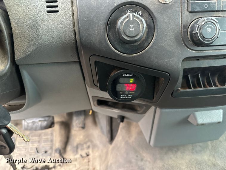 image for item ET4623 2011 Ford F250 Super Duty Crew Cab utility bed pickup truck