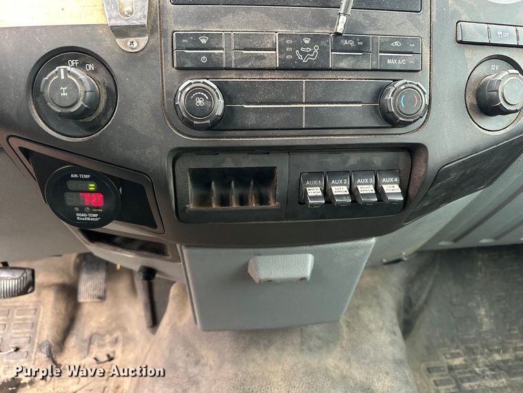 image for item ET4623 2011 Ford F250 Super Duty Crew Cab utility bed pickup truck