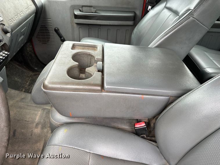 image for item ET4623 2011 Ford F250 Super Duty Crew Cab utility bed pickup truck