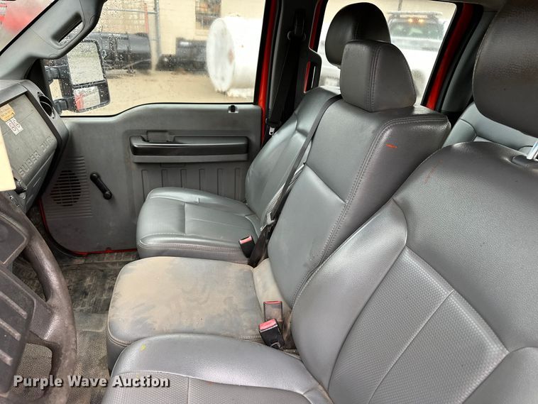 image for item ET4623 2011 Ford F250 Super Duty Crew Cab utility bed pickup truck