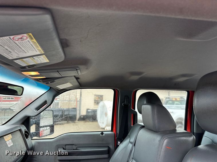 image for item ET4623 2011 Ford F250 Super Duty Crew Cab utility bed pickup truck