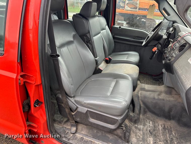 image for item ET4623 2011 Ford F250 Super Duty Crew Cab utility bed pickup truck