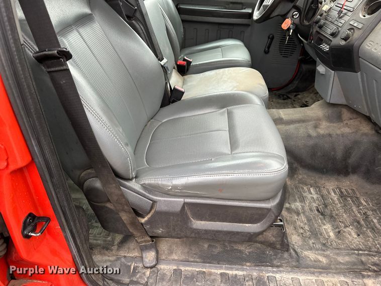 image for item ET4623 2011 Ford F250 Super Duty Crew Cab utility bed pickup truck