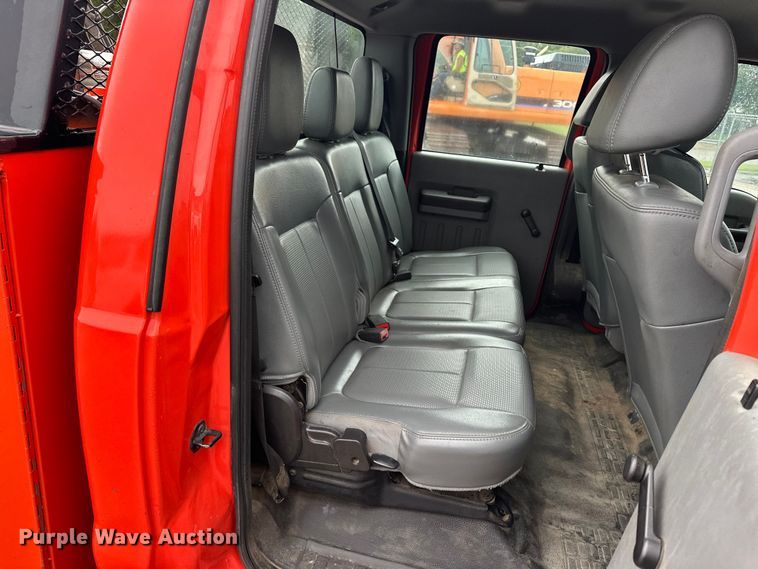 image for item ET4623 2011 Ford F250 Super Duty Crew Cab utility bed pickup truck