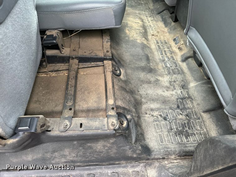 image for item ET4623 2011 Ford F250 Super Duty Crew Cab utility bed pickup truck