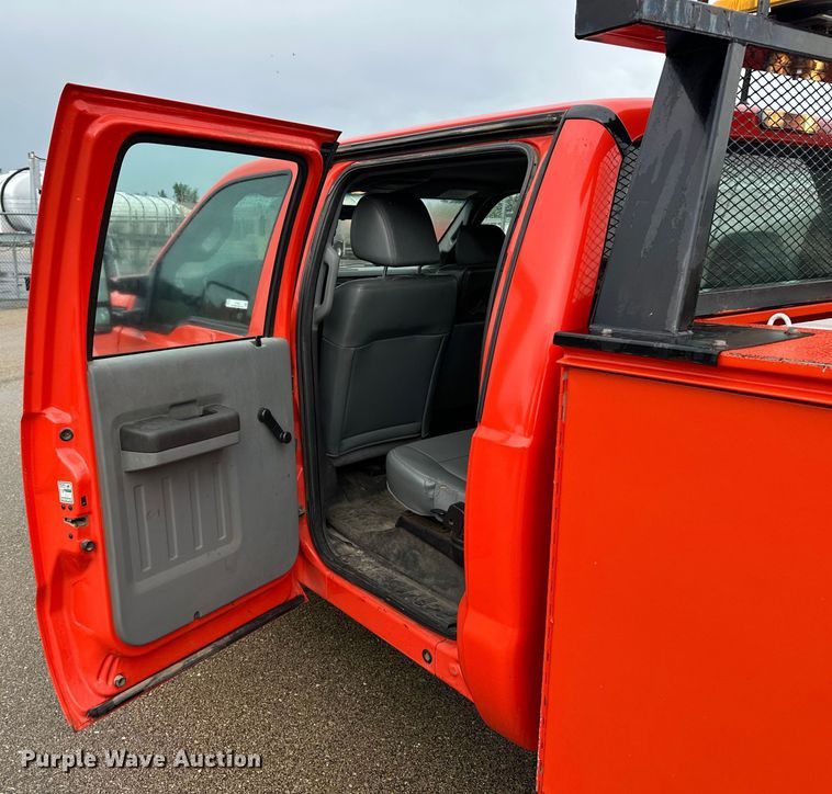 image for item ET4623 2011 Ford F250 Super Duty Crew Cab utility bed pickup truck