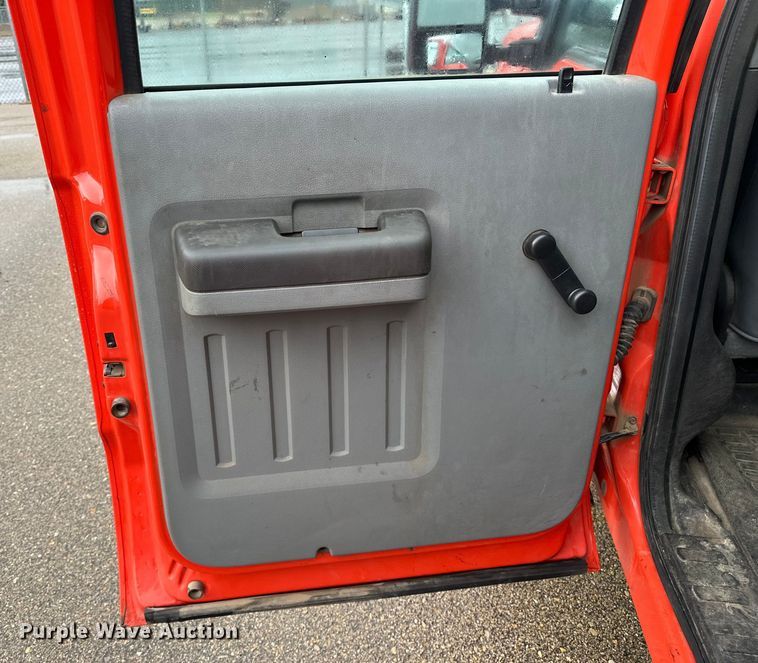 image for item ET4623 2011 Ford F250 Super Duty Crew Cab utility bed pickup truck