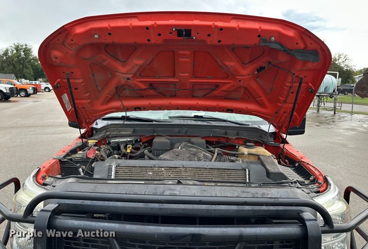 image for item ET4623 2011 Ford F250 Super Duty Crew Cab utility bed pickup truck