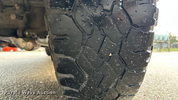 image for item ET4623 2011 Ford F250 Super Duty Crew Cab utility bed pickup truck