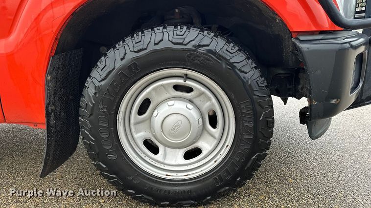 image for item ET4623 2011 Ford F250 Super Duty Crew Cab utility bed pickup truck