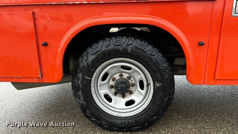 image for item ET4623 2011 Ford F250 Super Duty Crew Cab utility bed pickup truck