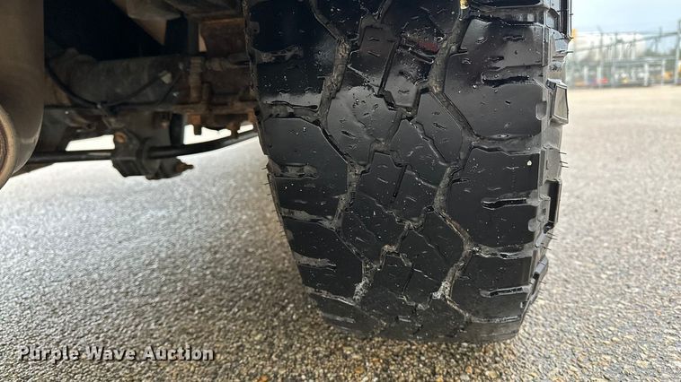 image for item ET4623 2011 Ford F250 Super Duty Crew Cab utility bed pickup truck