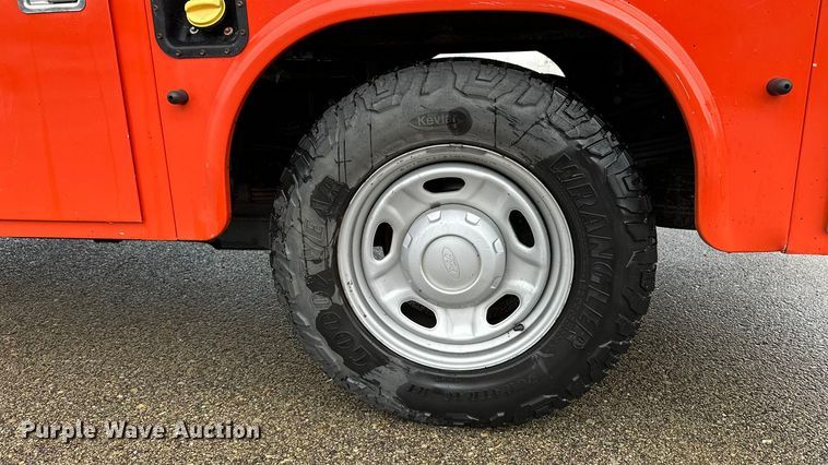 image for item ET4623 2011 Ford F250 Super Duty Crew Cab utility bed pickup truck