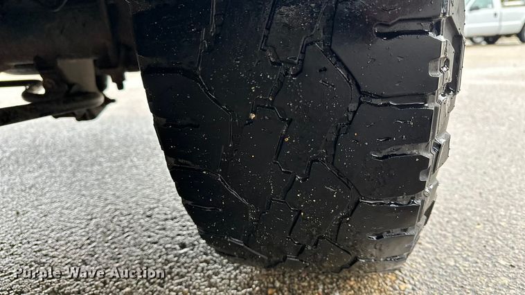 image for item ET4623 2011 Ford F250 Super Duty Crew Cab utility bed pickup truck