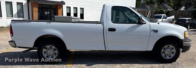 image for item DJ7798 2001 Ford F150 pickup truck