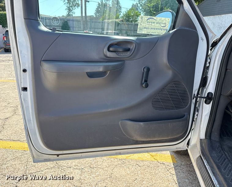 image for item DJ7798 2001 Ford F150 pickup truck