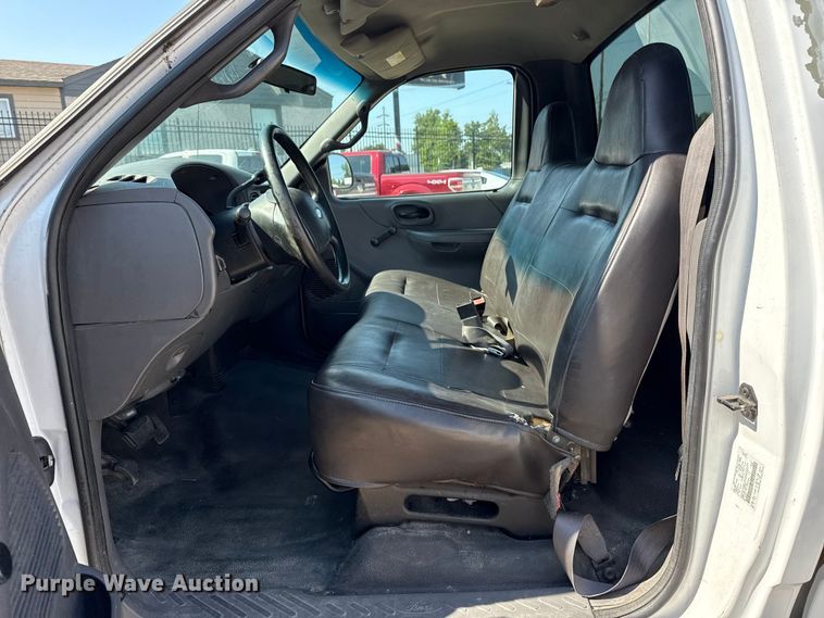 image for item DJ7798 2001 Ford F150 pickup truck