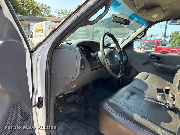 image for item DJ7798 2001 Ford F150 pickup truck