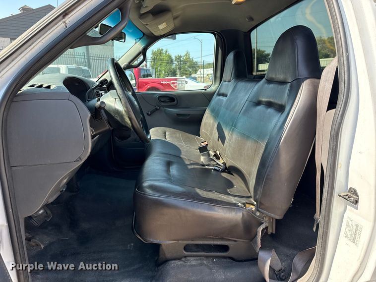 image for item DJ7798 2001 Ford F150 pickup truck