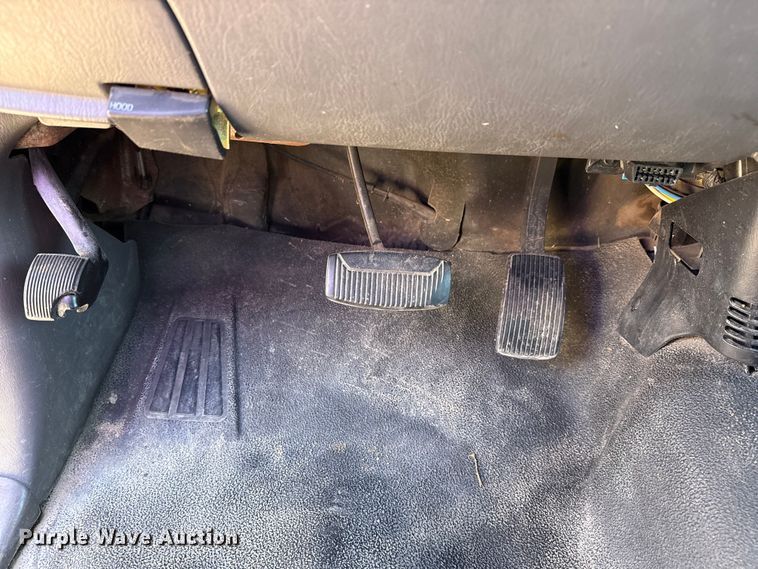 image for item DJ7798 2001 Ford F150 pickup truck