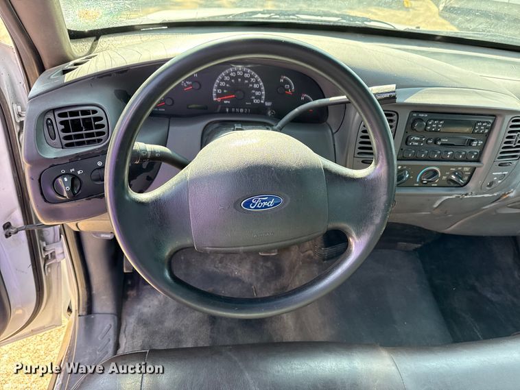 image for item DJ7798 2001 Ford F150 pickup truck